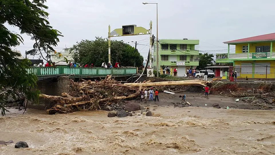 Tropical Storm Erika floods Dominica, heads for U.S. East Coast