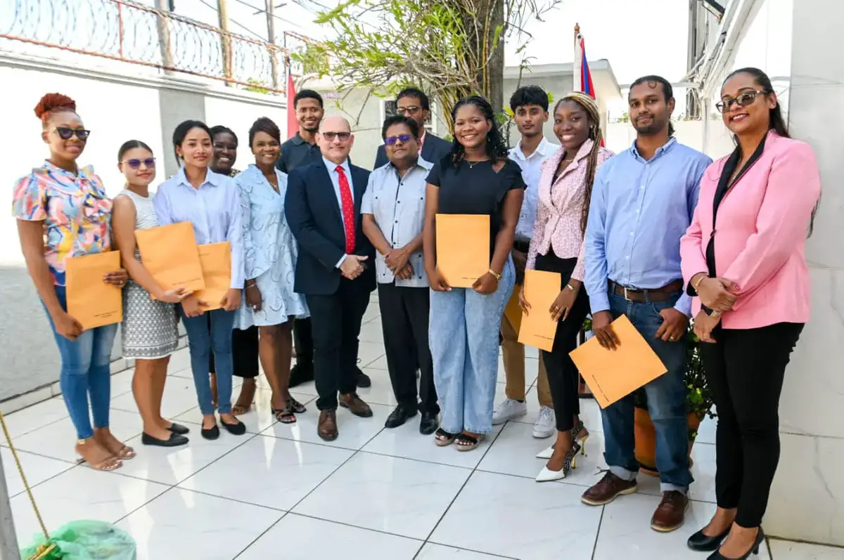 The Guyanese students with Finance Minister Dr Ashni Singh and Cuban Ambassador to Guyana, Jorge Francisco Soberon Luis (Ministry of Finance photo)