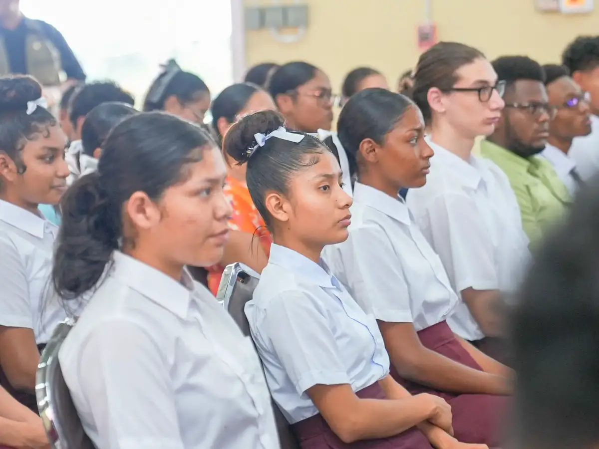 Students at the commissioning (Ministry of Education photo)