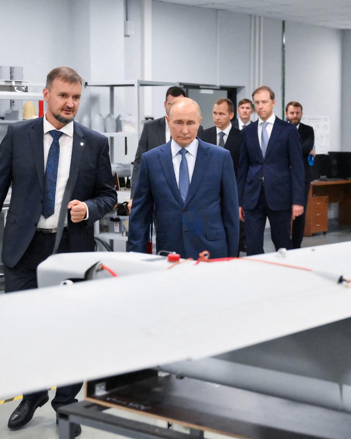 Russia's President Vladimir Putin visits a drone production facility of the the Special Technology Centre in Saint Petersburg, Russia September 19, 2024. Sputnik/Grigory Sysoyev/Kremlin via REUTERS