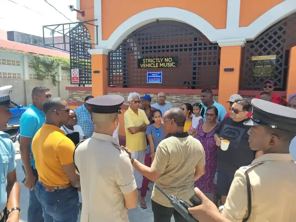 Clifton Hicken addressing residents. (Police photo)