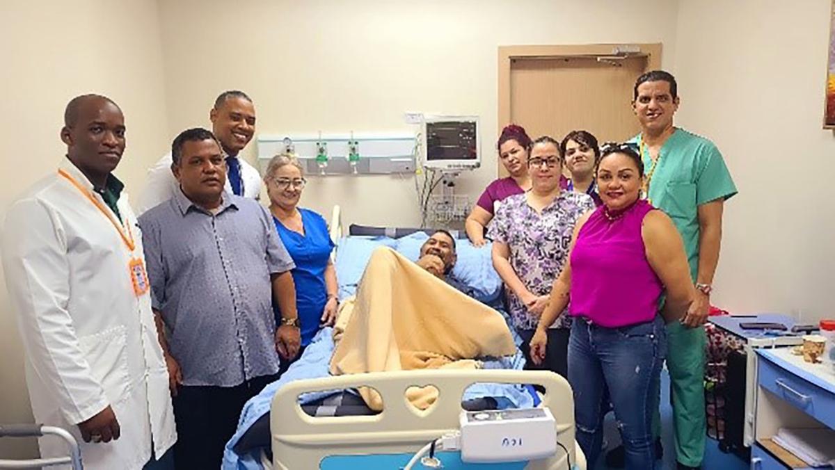 José Newton with Dr Marco Ramirez and the medical team at Sheriff General Hospital