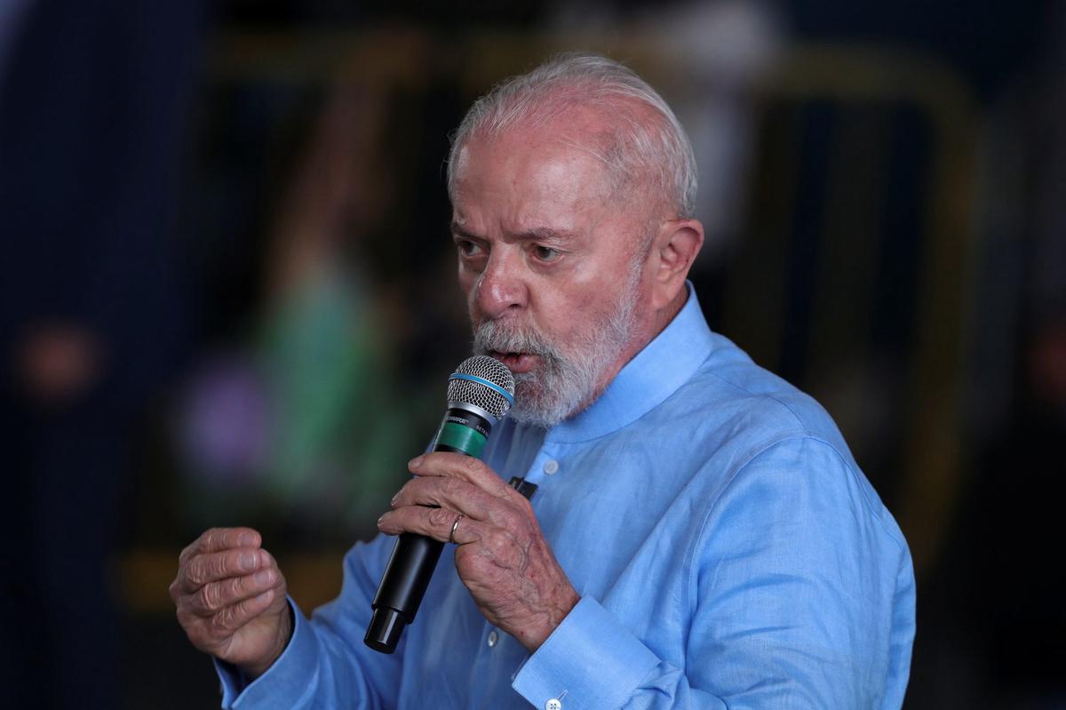 FILE PHOTO: Brazil's President Luiz Inacio Lula da Silva speaks during the arrival of Brazilian citizens from Lebanon, in Guarulhos, Brazil, October 6, 2024. REUTERS/Carla Carniel/File Photo