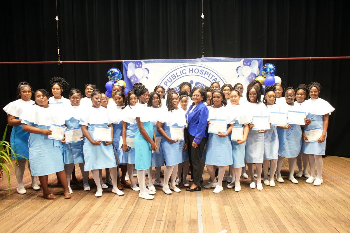 The graduates with hospital officials (GPHC photo)