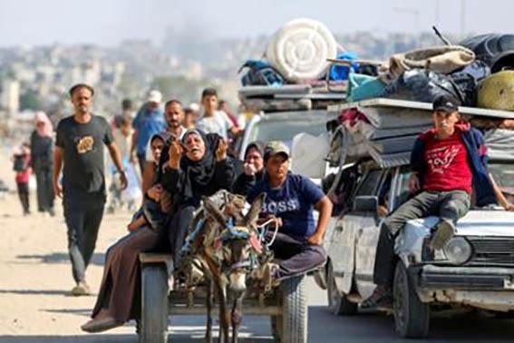 (Reuters photo of displaced Palestinians)