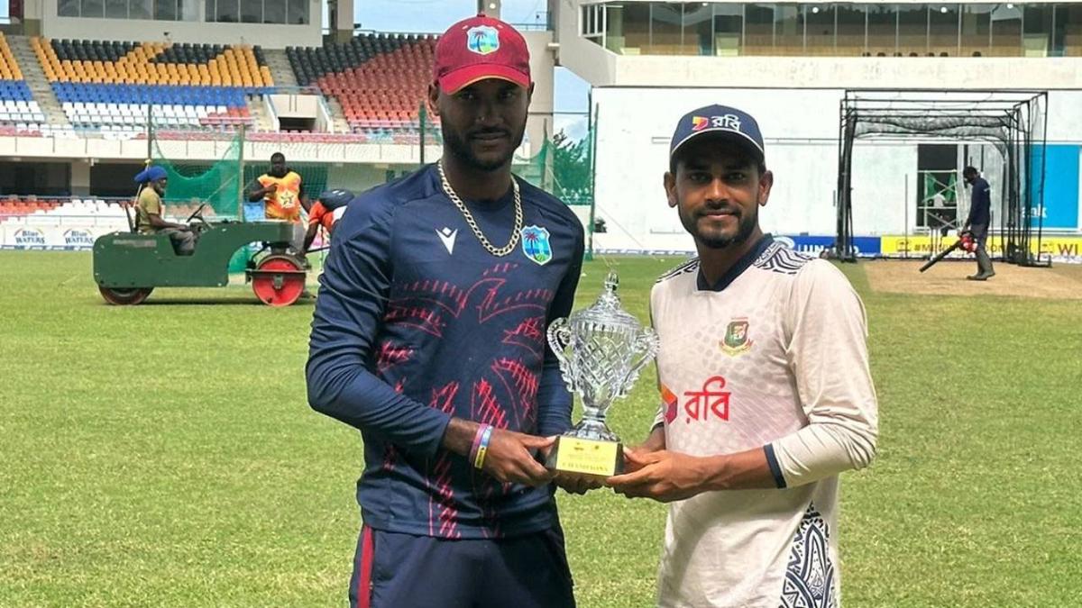 West Indies captain Kraigg Brathwaite (left) and Bangladesh stand-in
captain Mehidy Hasan Miraz with the series trophy (ESPN Cricinfo Photo).