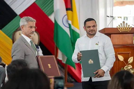 Minister of Natural Resources Vickram Bharrat (right) with India’s Minister of External Affairs Dr. Subrahmanyam Jaishankar yesterday at State House. (Office of the President photo)