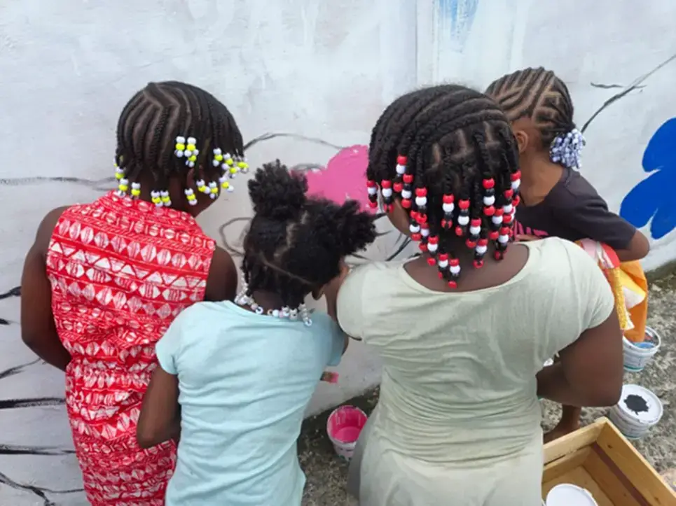 Children painting the mural